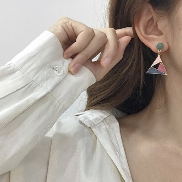 ♠️ NEW Gold Triangle Trendy Earrings - Picture 2 of 6